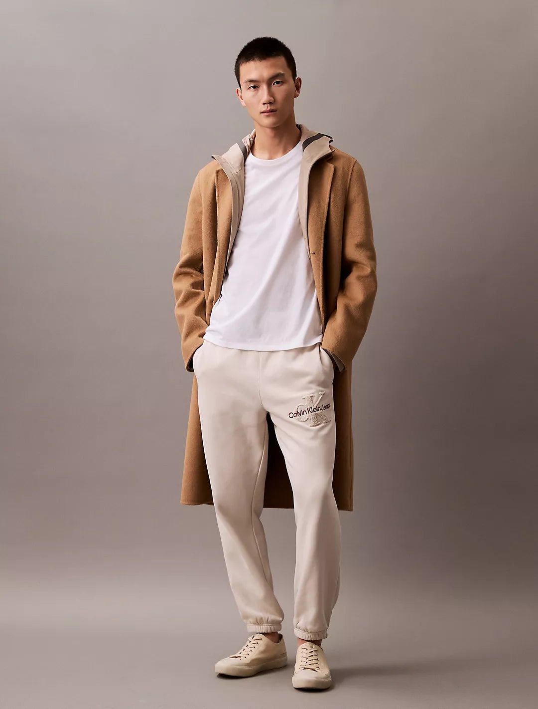 Calvin Klein Men Pants Chalk- Oshoplin