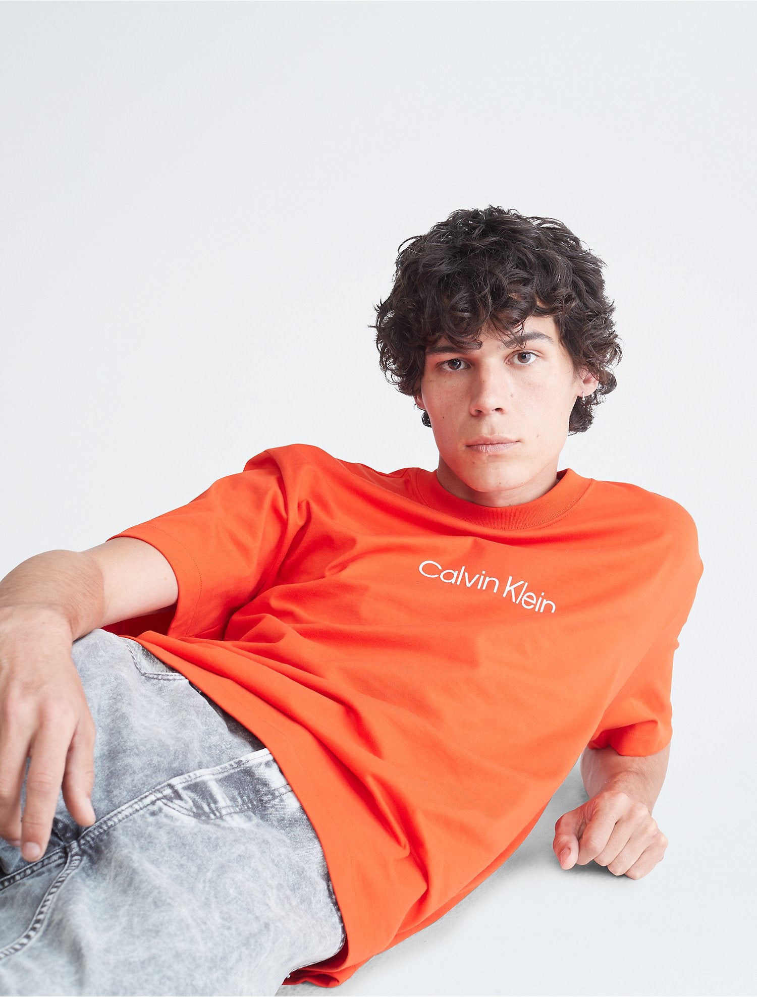 Calvin Klein Relaxed Fit Standard Logo Crewneck T-Shirt - Men