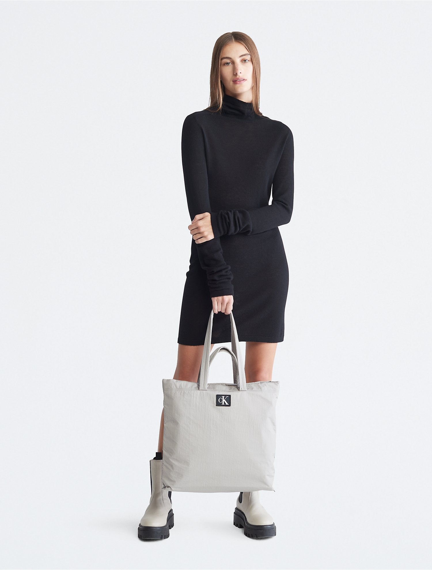 Calvin klein reversible tote deals with pouch