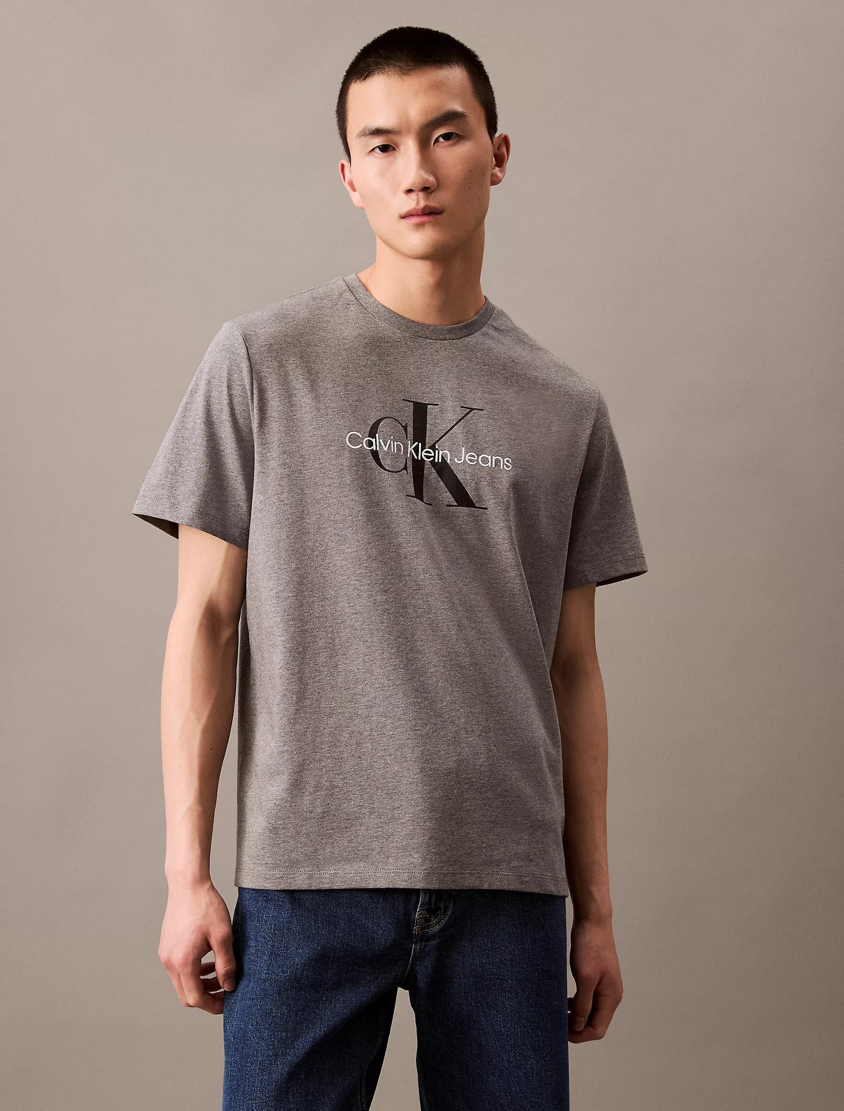 Calvin Klein Men T-Shirts Medium Grey Heather- Oshoplin