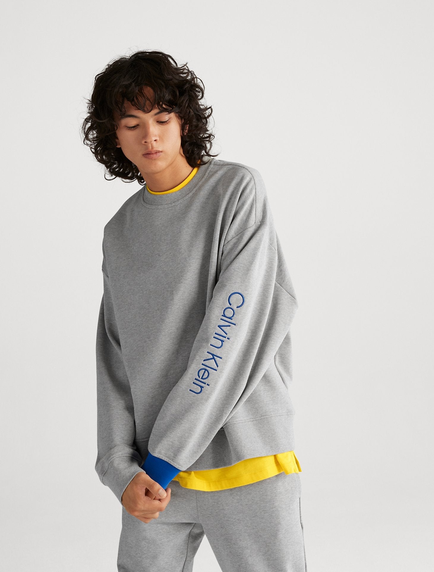 Calvin Klein Unisex Hoodies + Sweatshirts Light Grey Heather- Oshoplin