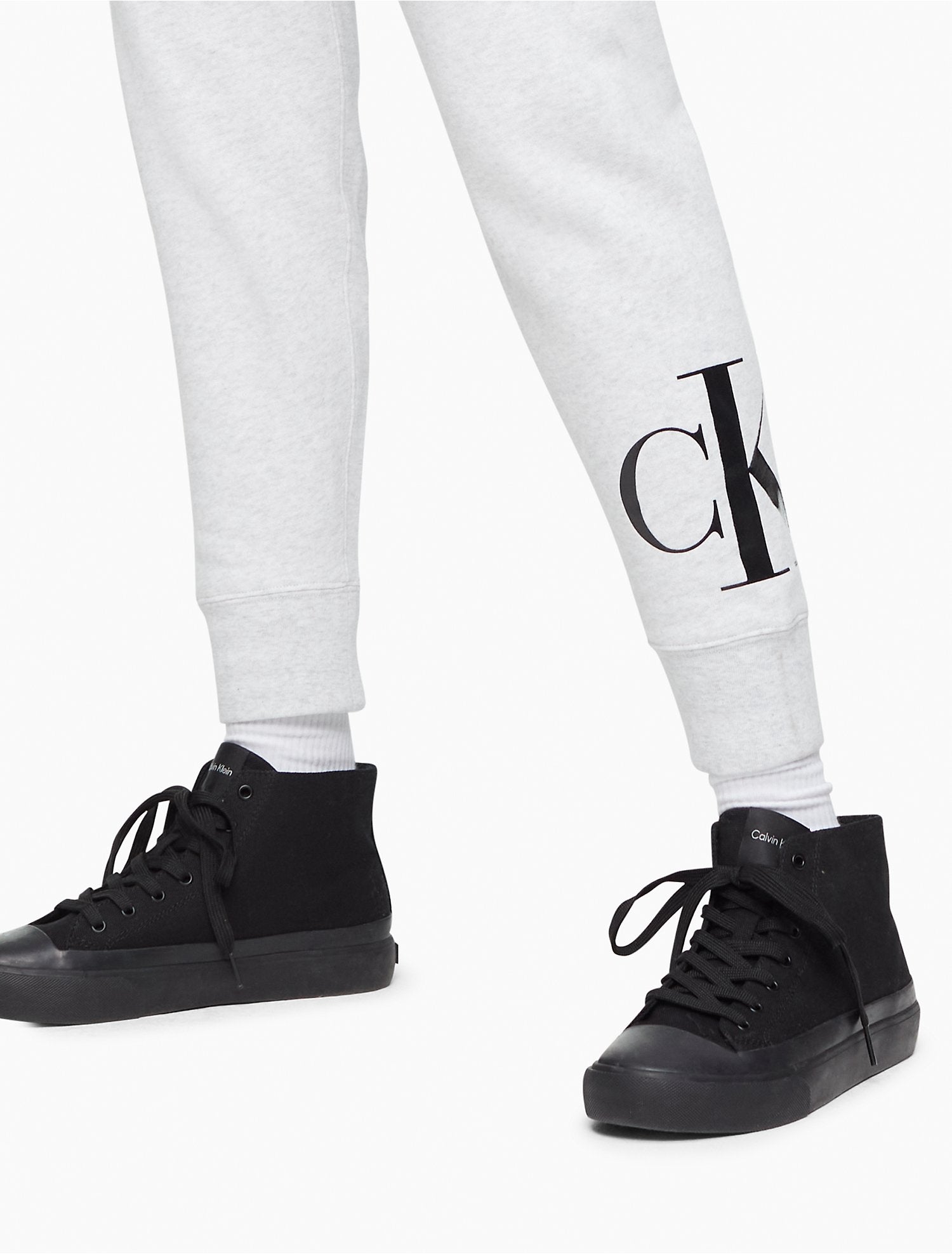 Calvin klein 2024 monogram logo joggers