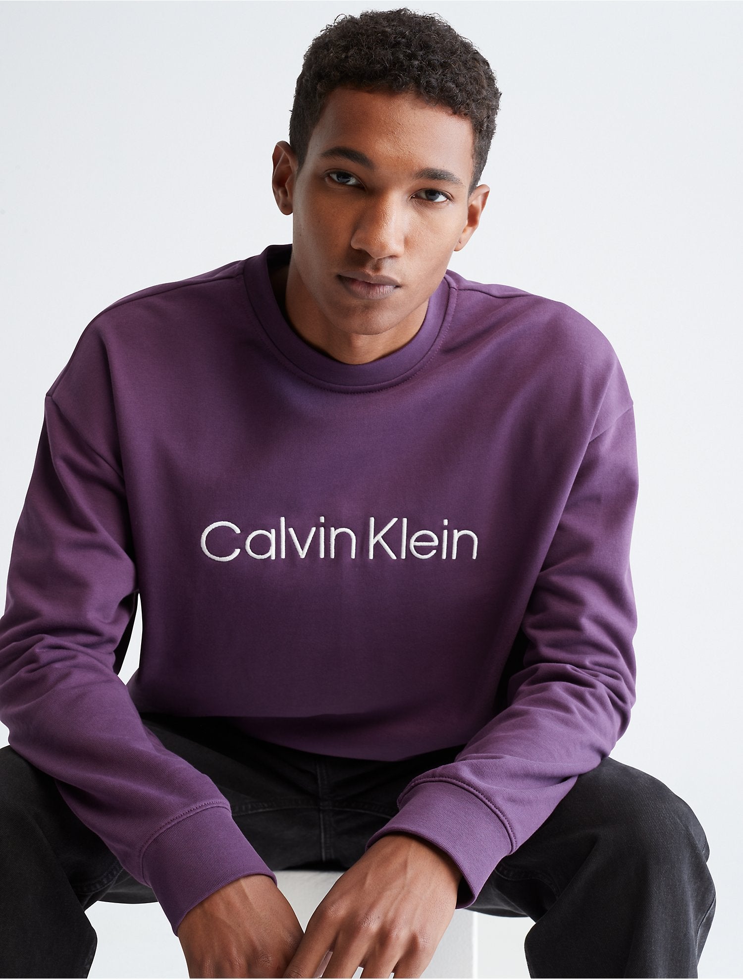 Calvin klein logo clearance sweatshirt mens